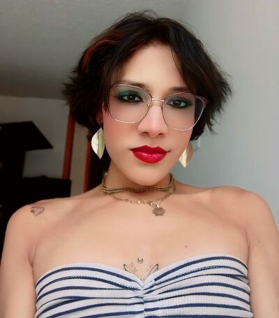 5b8eadf3-3f49-4801-89f3-514c92a43ad9's hot photo – thumbnail