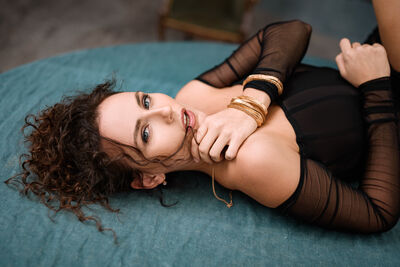 MiaOlis's hot photo – thumbnail