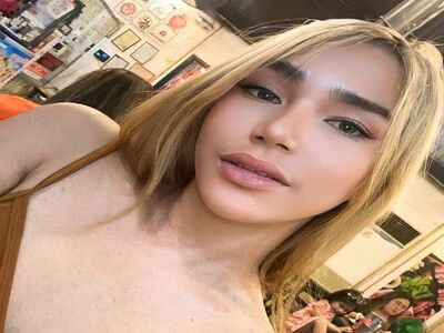 b5a52a82-1449-4588-a377-9876012c0176's hot photo – thumbnail